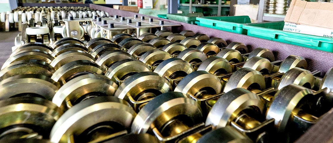 Vozíky pro samonosné kolejové brány, válečky, příslušenství bran, výrobce Polsko